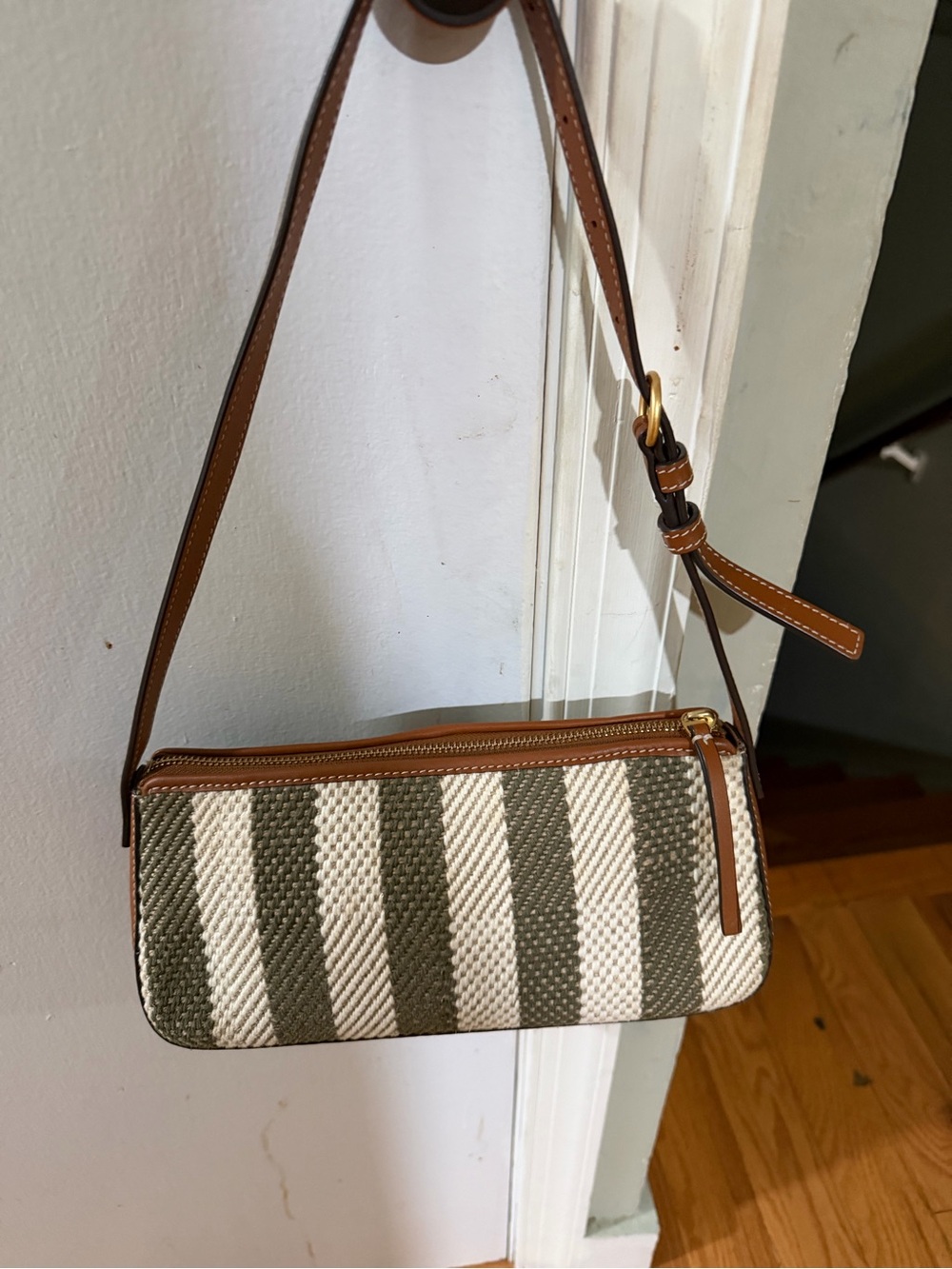 Tory Burch McGraw Stripe Wedge Shoulder Bag using 2 times only in pristine cond - Picture 6 of 16